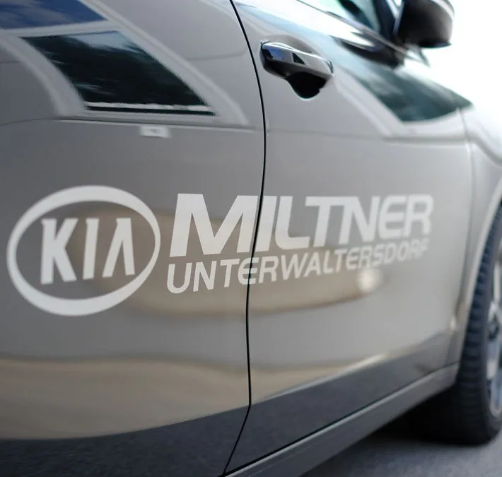 Fahrzeug mit KFZ Miltner Beschriftung