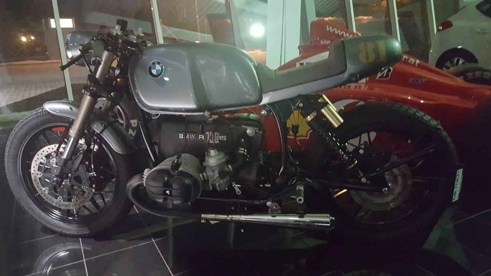 Motorrad Ausstellungsstück im Schauraum